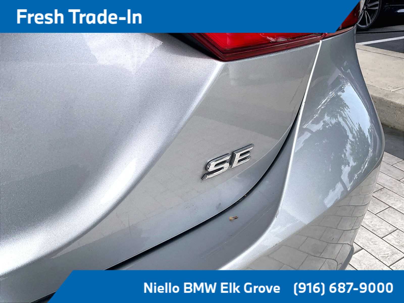 2021 Toyota Camry SE photo 3