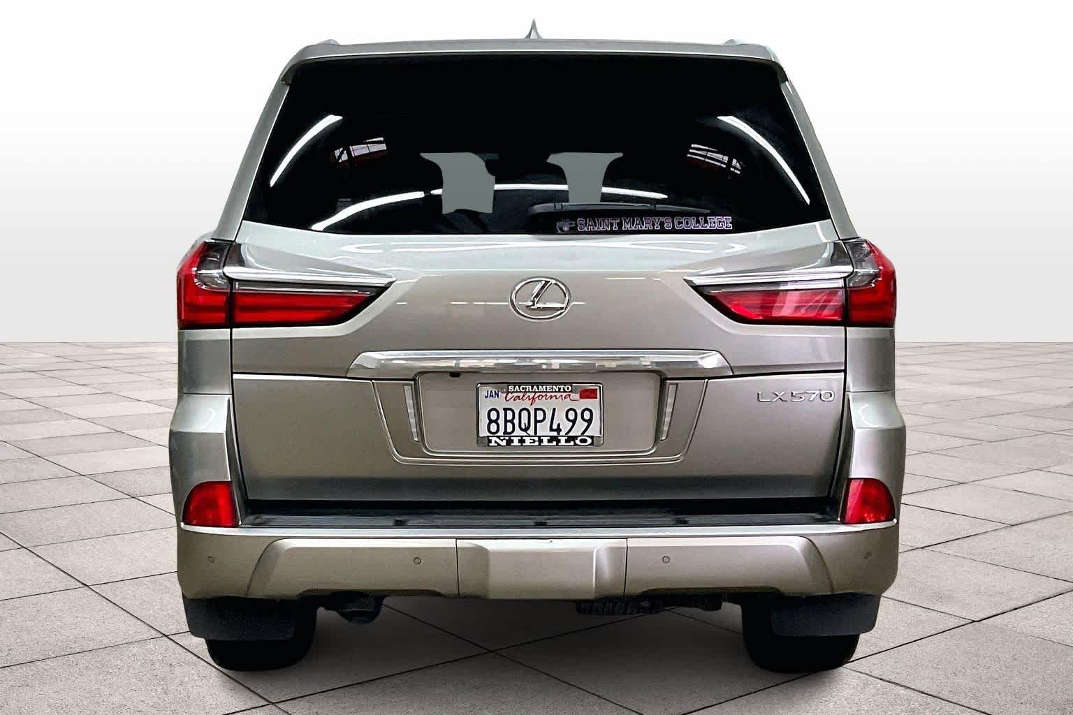 2018 Lexus LX 570 photo 4