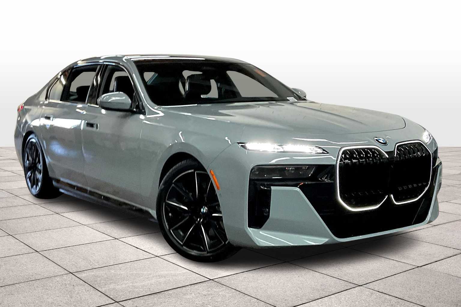 2026 Bmw 750e photo 2