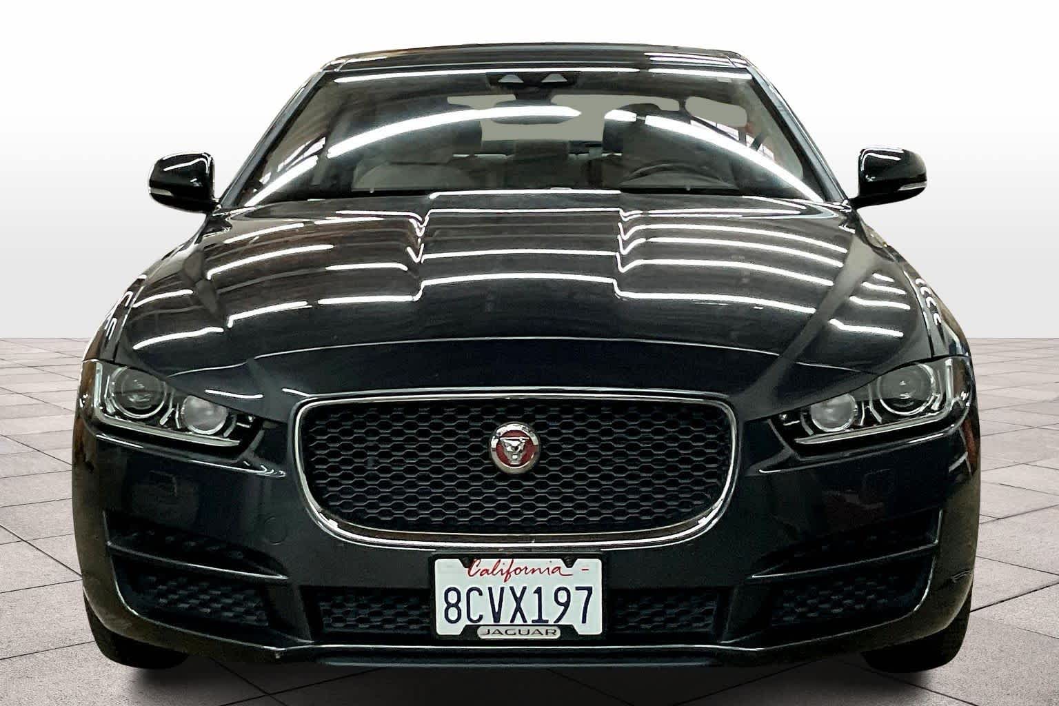 2017 Jaguar XE Premium photo 3