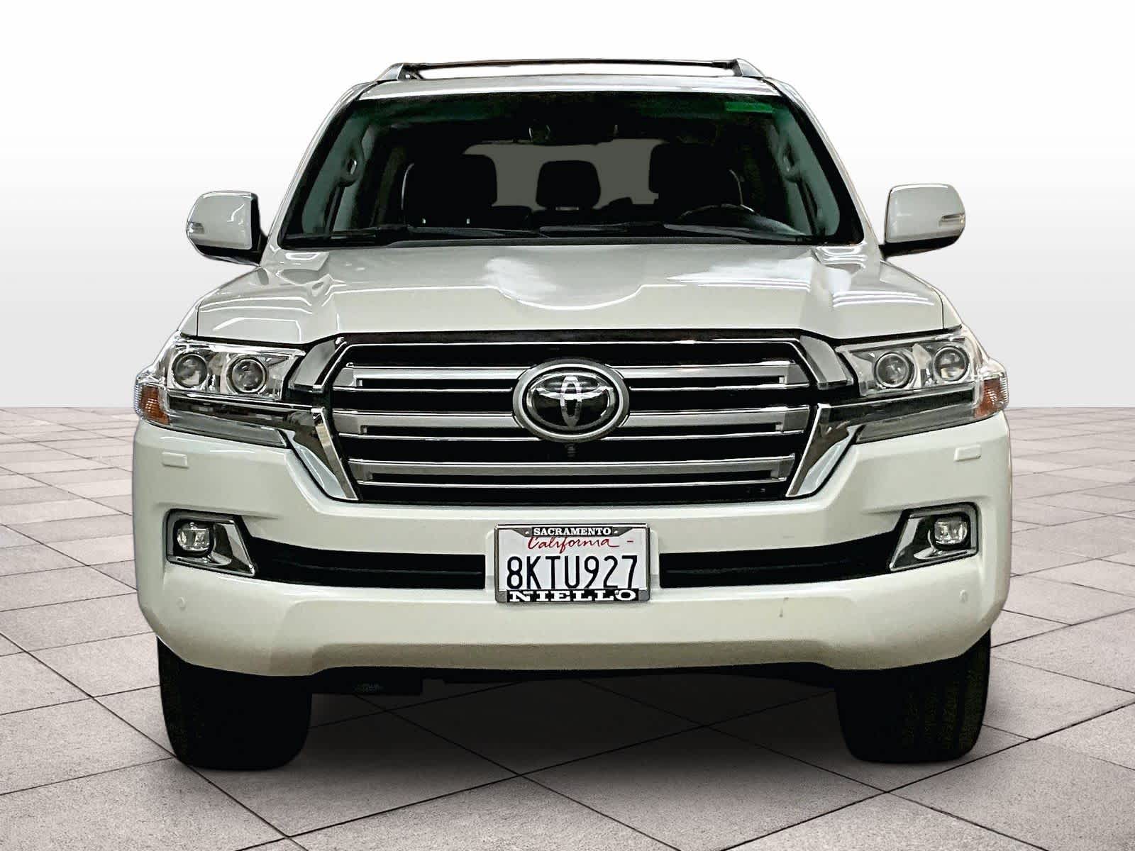2019 Toyota Land Cruiser photo 2