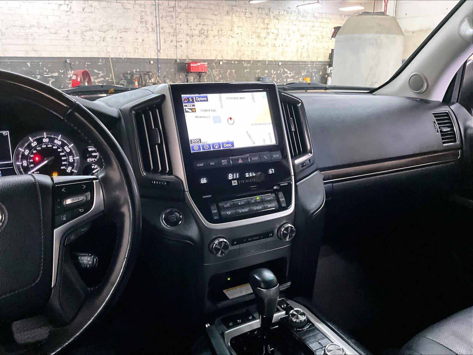 2019 Toyota Land Cruiser photo 5