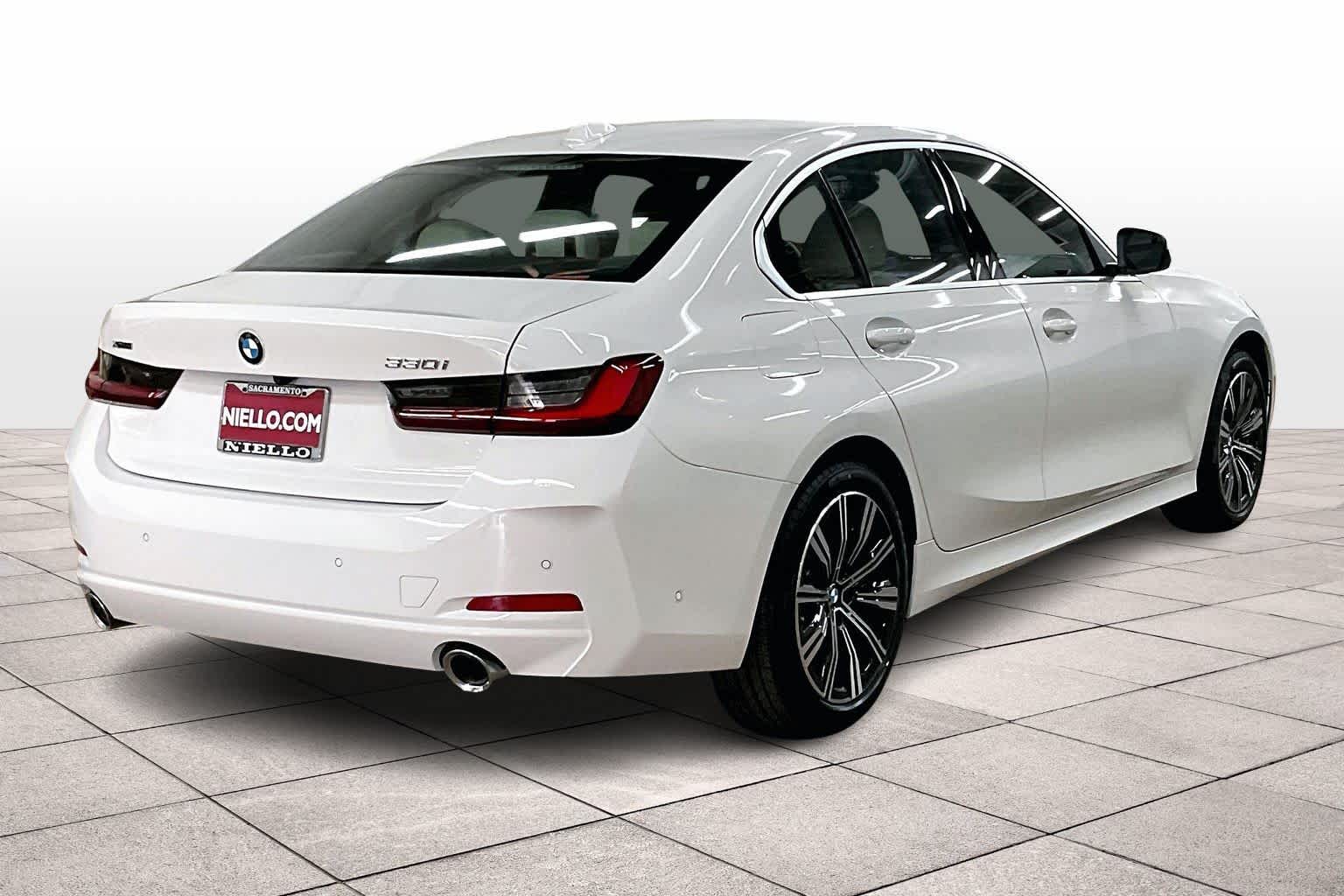 2026 Bmw 330i Sedan photo 4