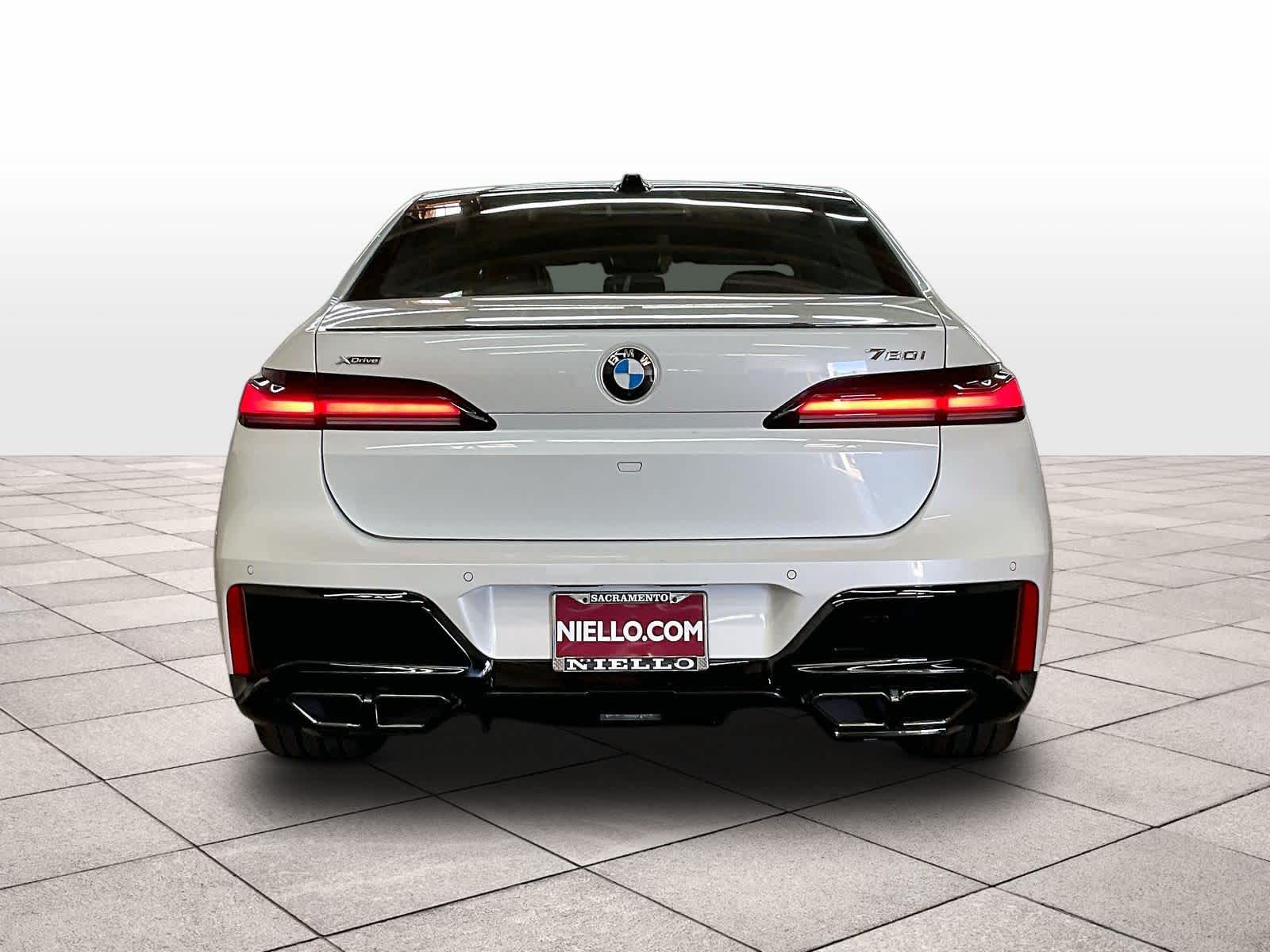 2025 BMW 7 Series 760i - Photo 6