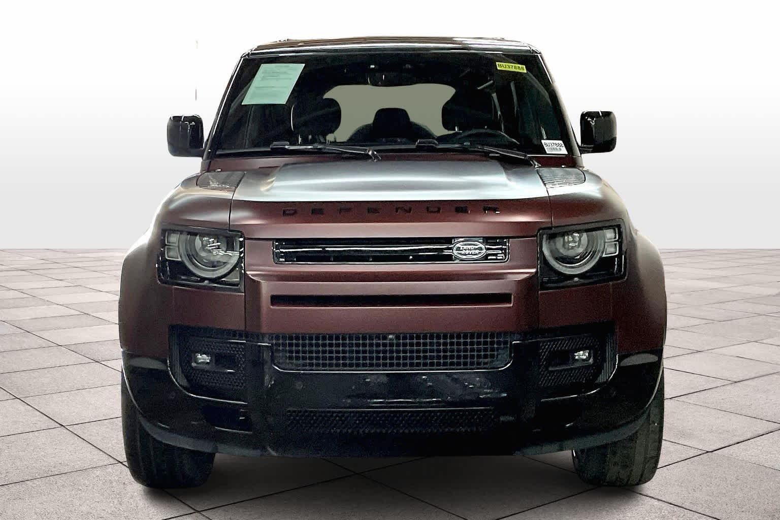 2025 Land Rover Defender 110 photo 3