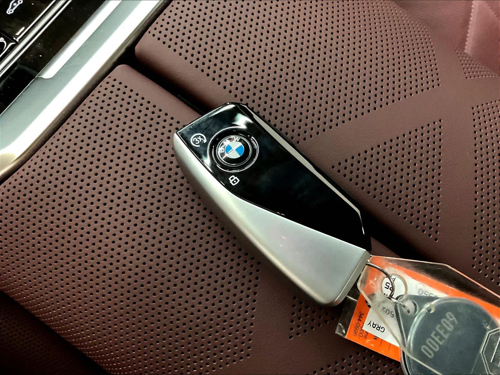 2025 BMW 7 Series 760i - Photo 32