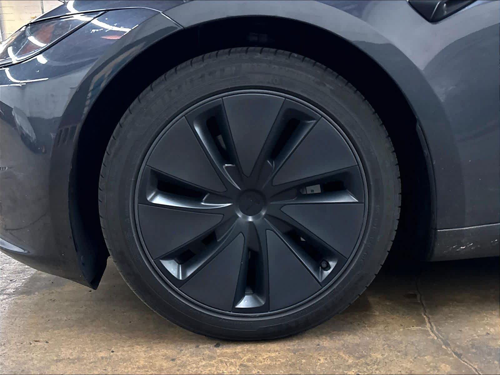 2024 Tesla Model 3 photo 3
