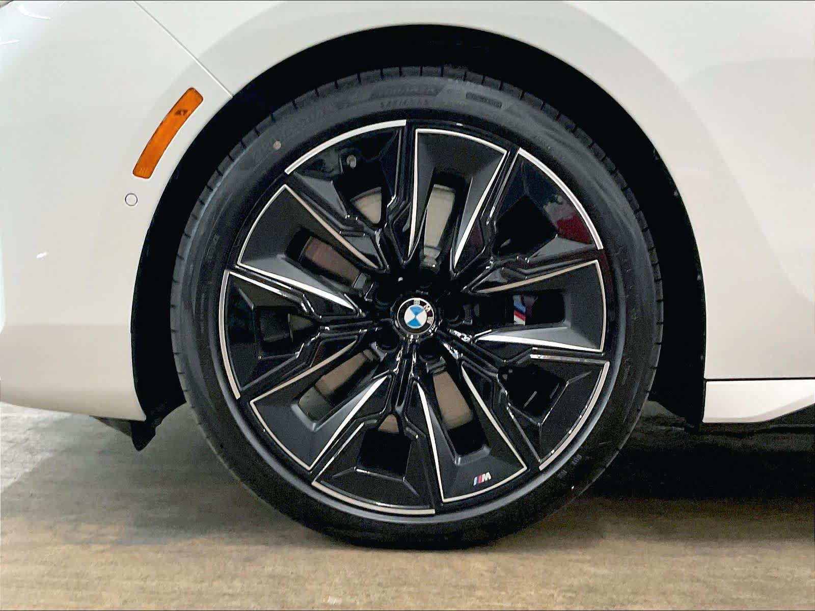 2025 BMW 7 Series 760i - Photo 14