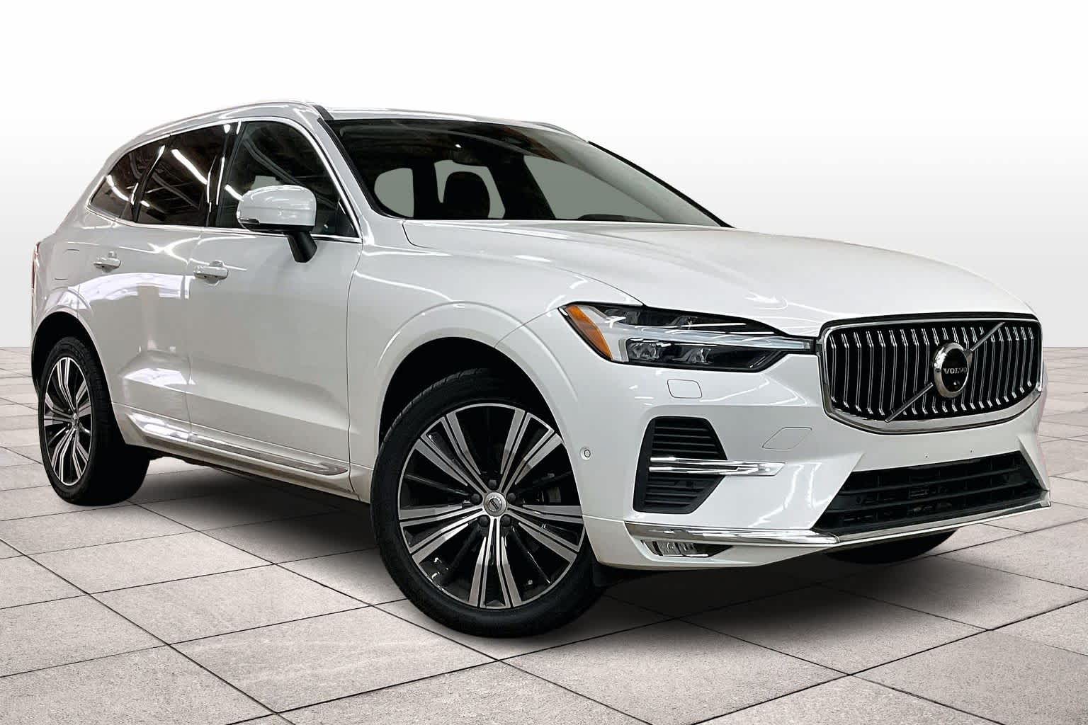 2022 Volvo XC60 Inscription B5 photo 2