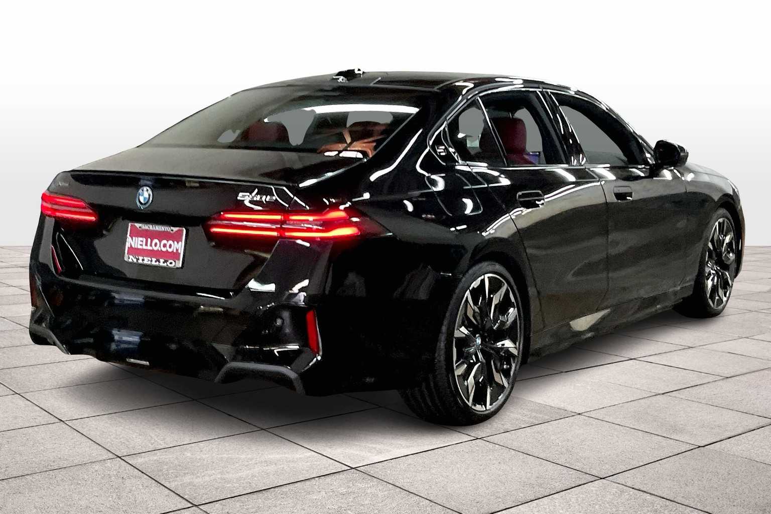 2026 Bmw 550e xDrive photo 4