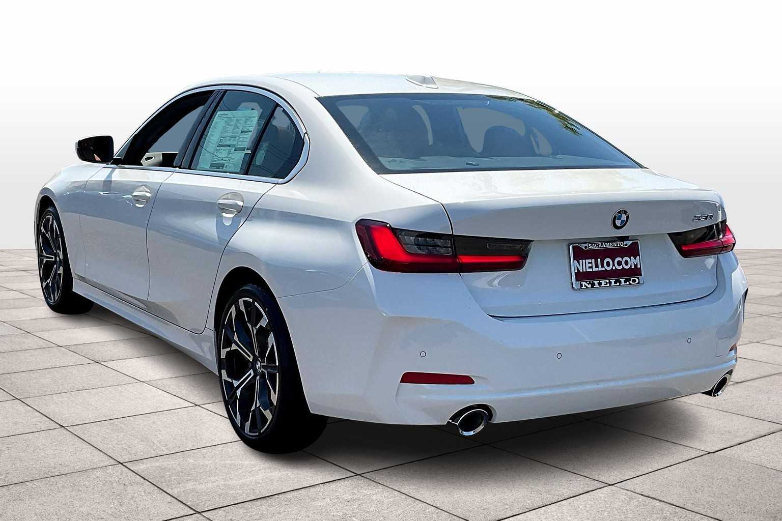 2025 Bmw 330i Sedan photo 3