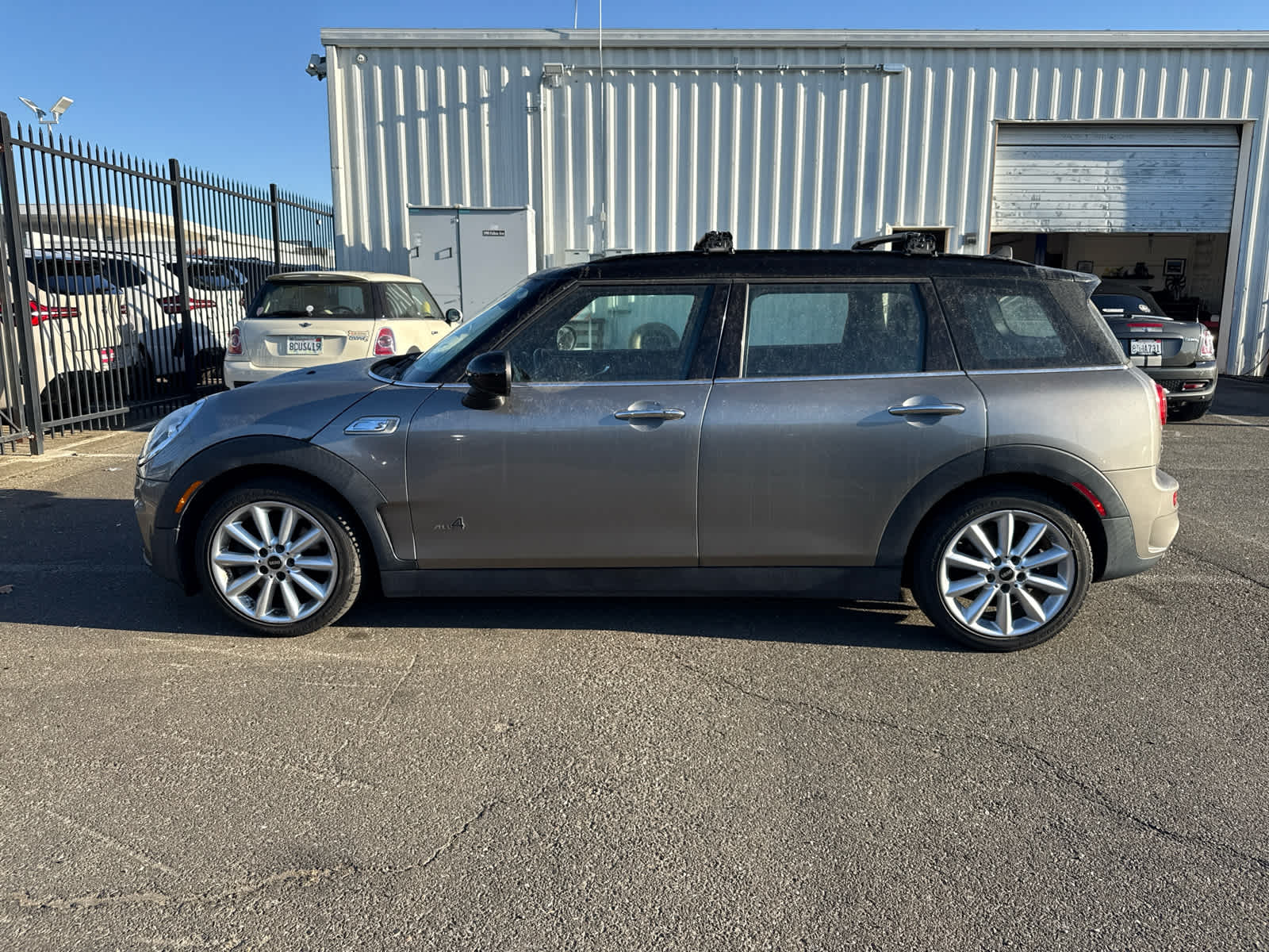 2017 Mini Clubman Base S ALL4 photo 2