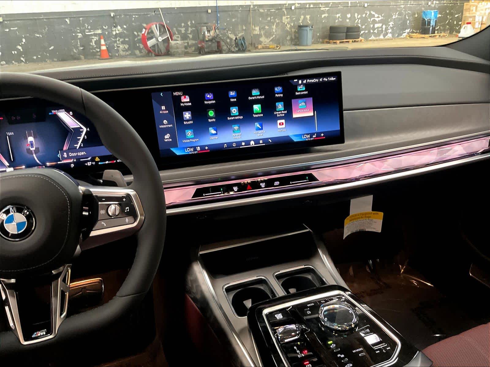 2025 BMW 7 Series 760i - Photo 9