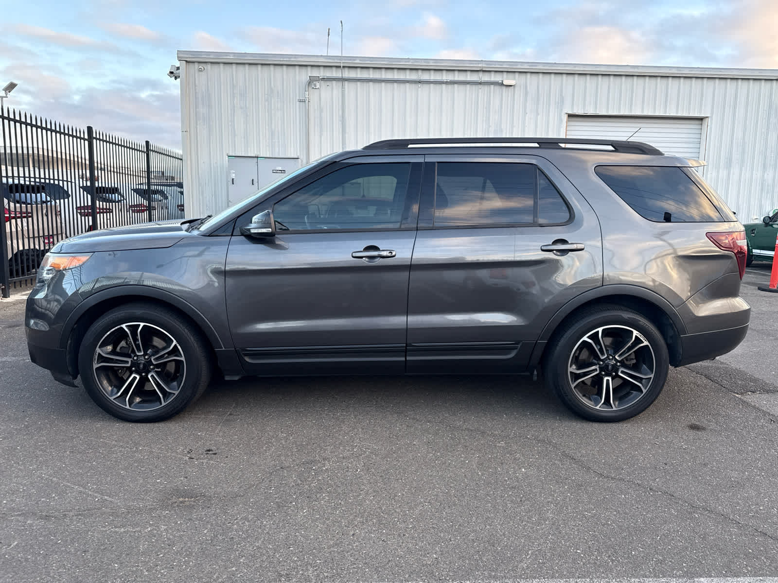 2015 Ford Explorer Sport photo 2