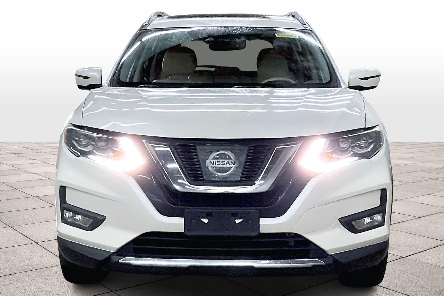 2017 Nissan Rogue SL photo 2