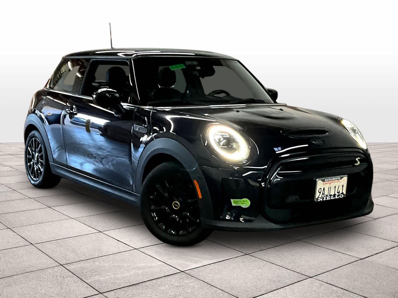 Used 2022 MINI Hardtop 2 Door SE with VIN WMW13DJ09N2S09019 for sale in Sacramento, CA