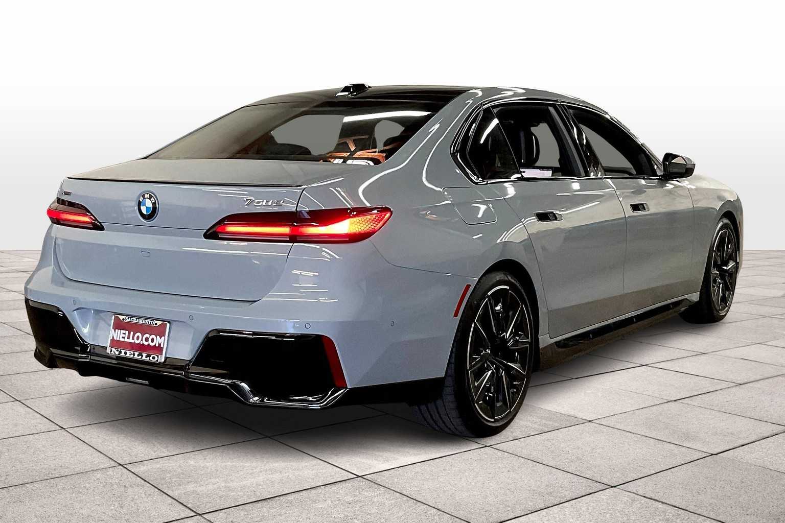 2026 Bmw 750e photo 4