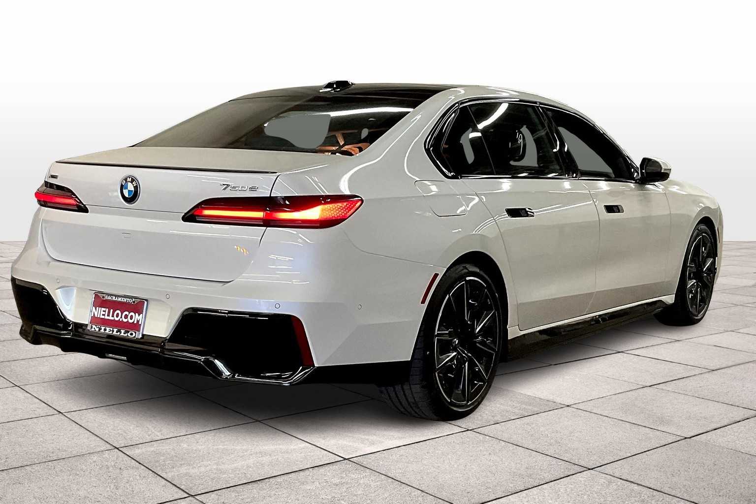 2026 Bmw 750e photo 4