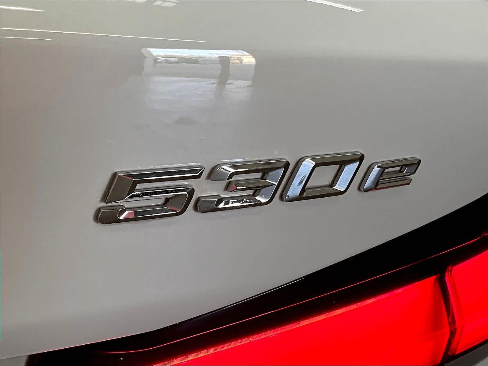 2023 BMW 530e xDrive 530e xDrive photo 3