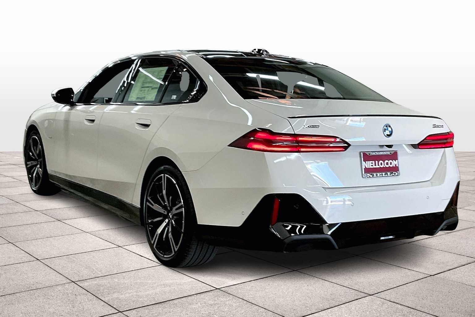 2026 Bmw 550e xDrive photo 3