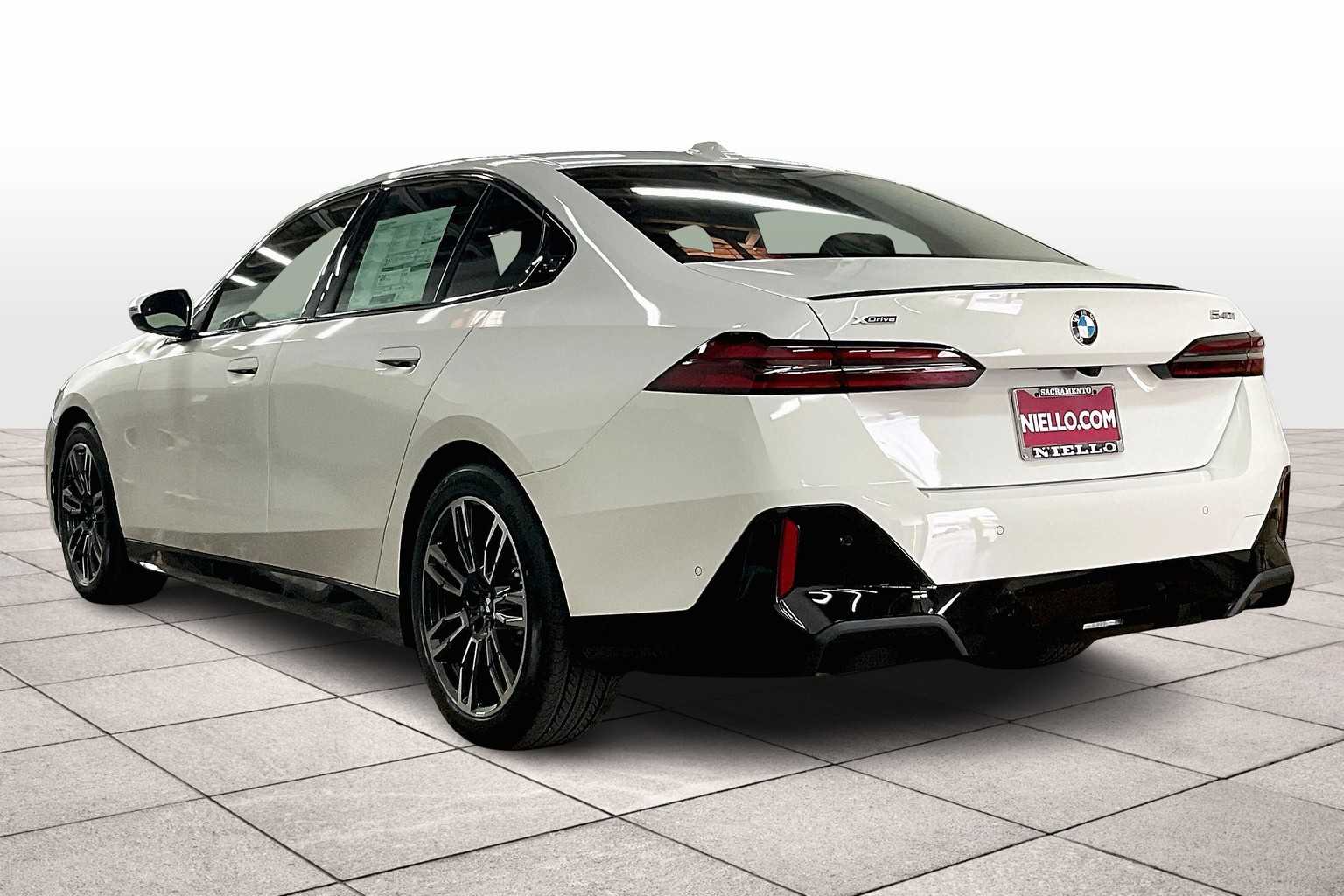 2026 Bmw 540i xDrive Sedan photo 3