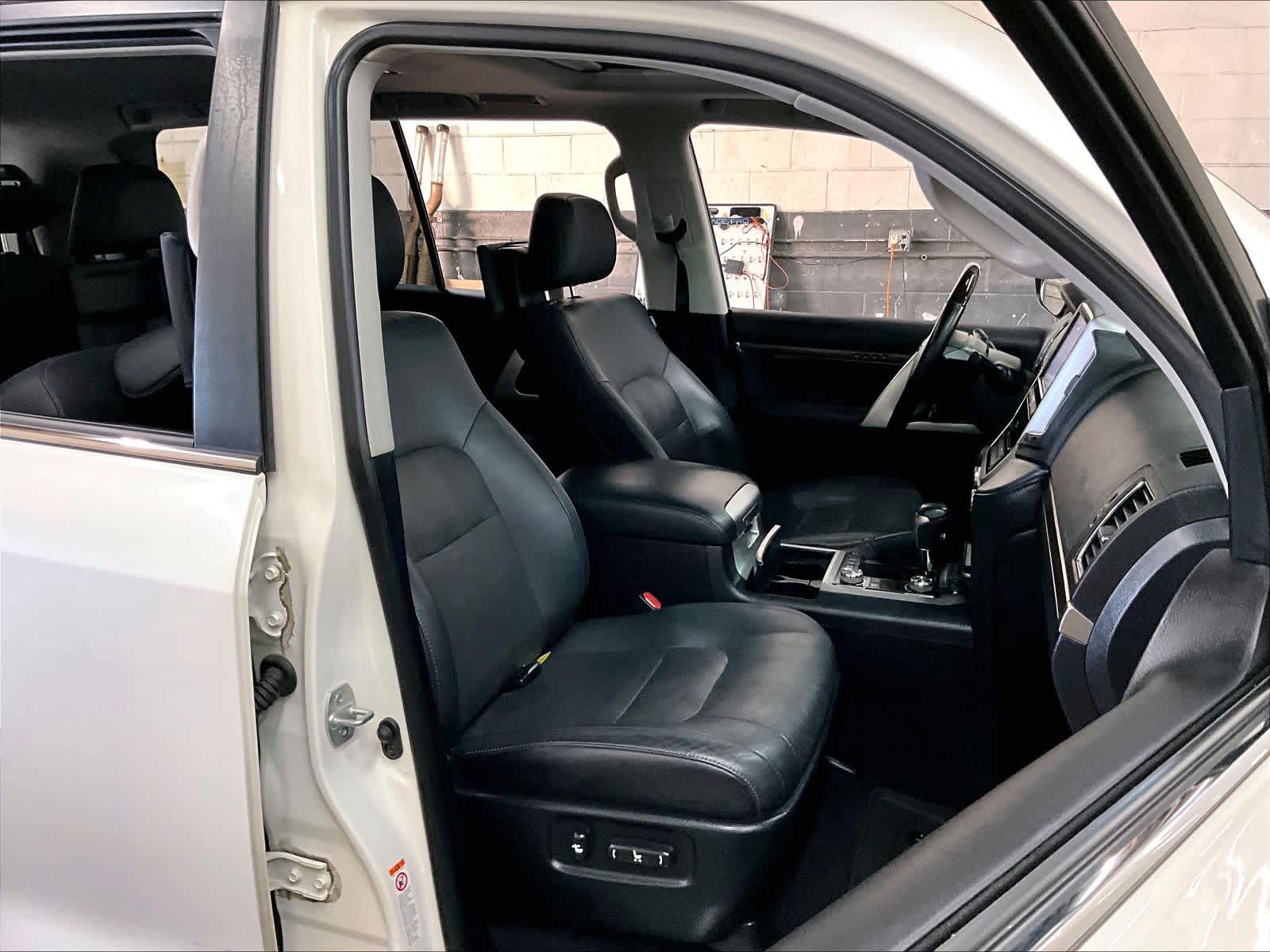 2019 Toyota Land Cruiser photo 6