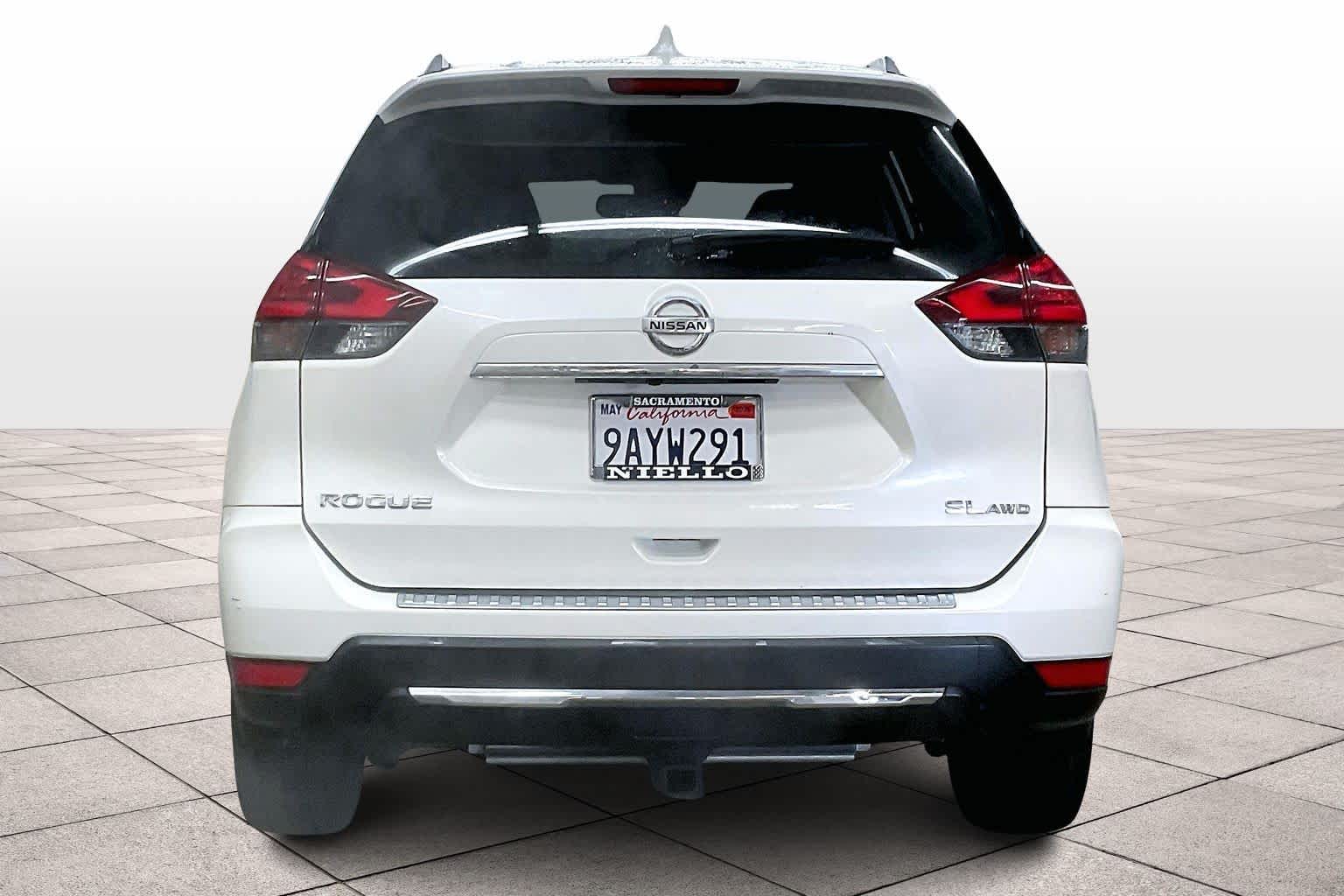 2017 Nissan Rogue SL photo 3