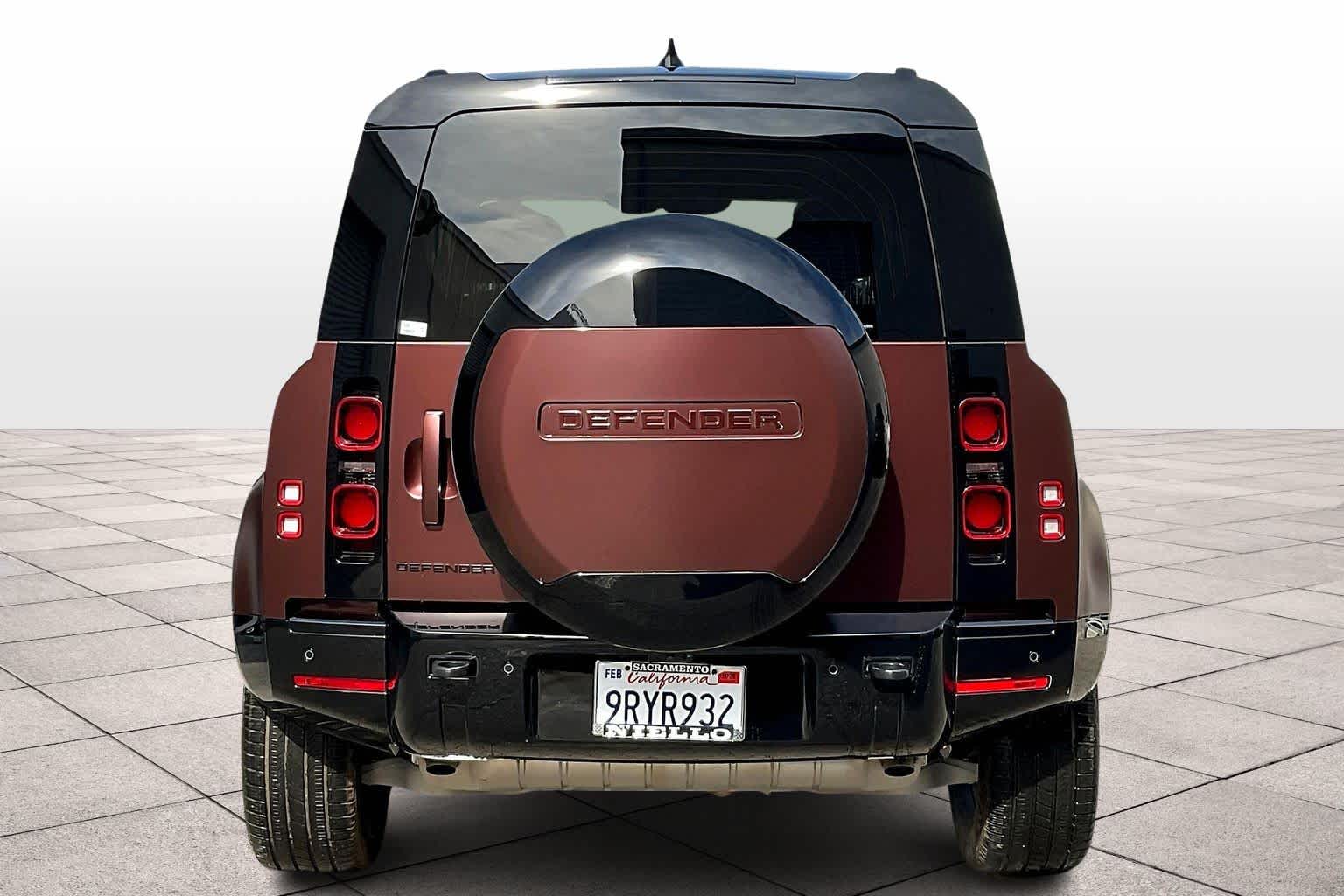 2025 Land Rover Defender 110 photo 4