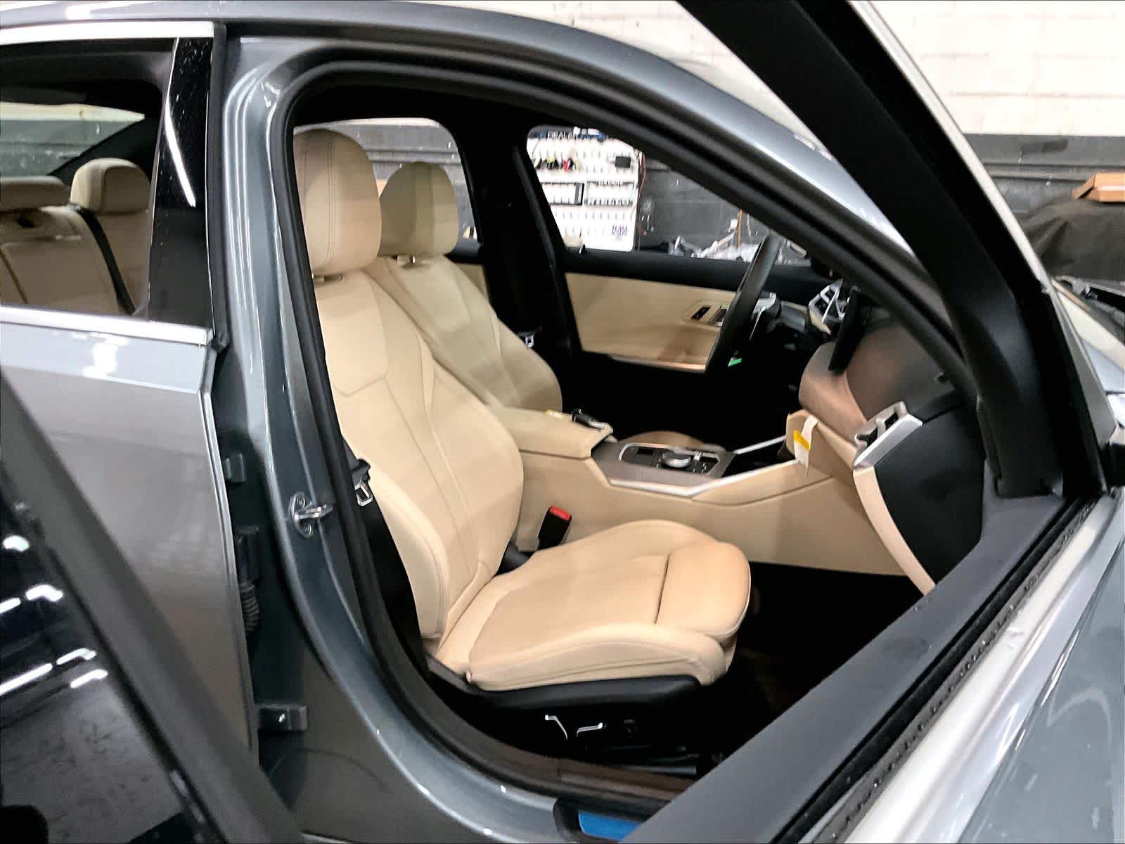 2025 BMW 330i 330i photo 6