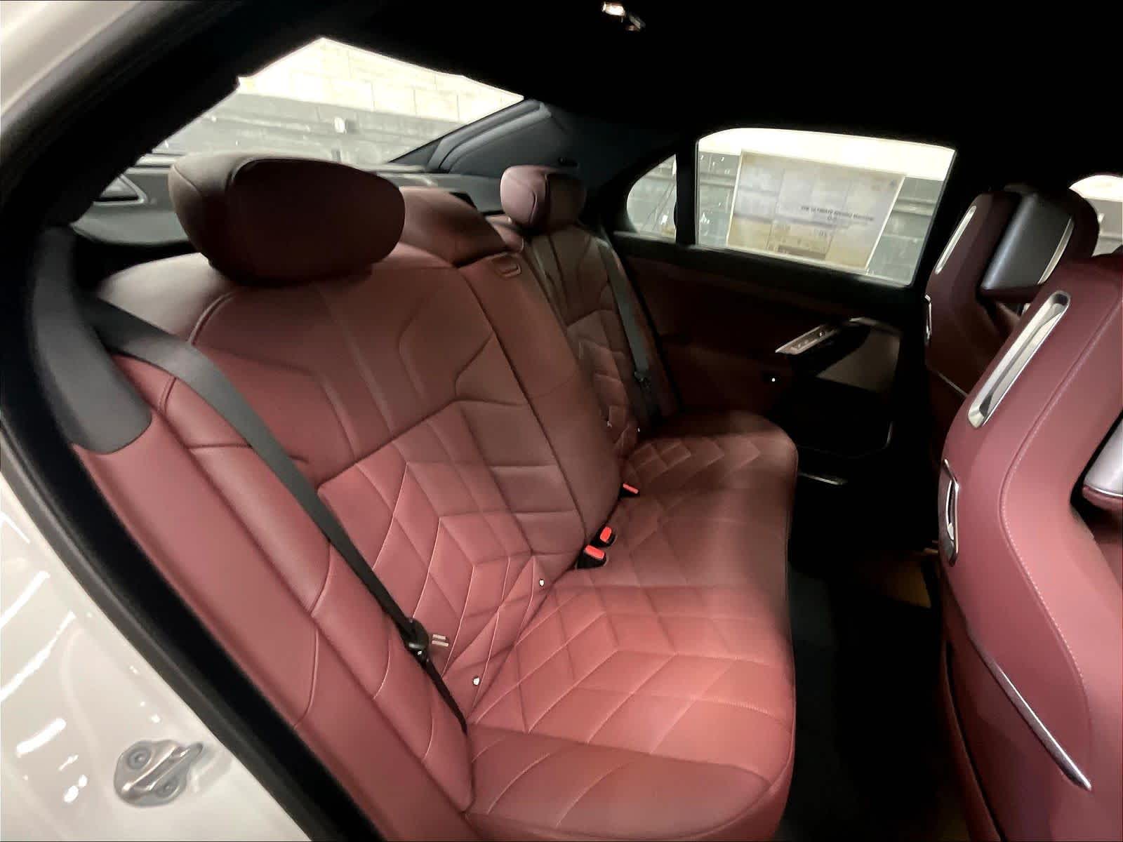 2025 BMW 7 Series 760i - Photo 25