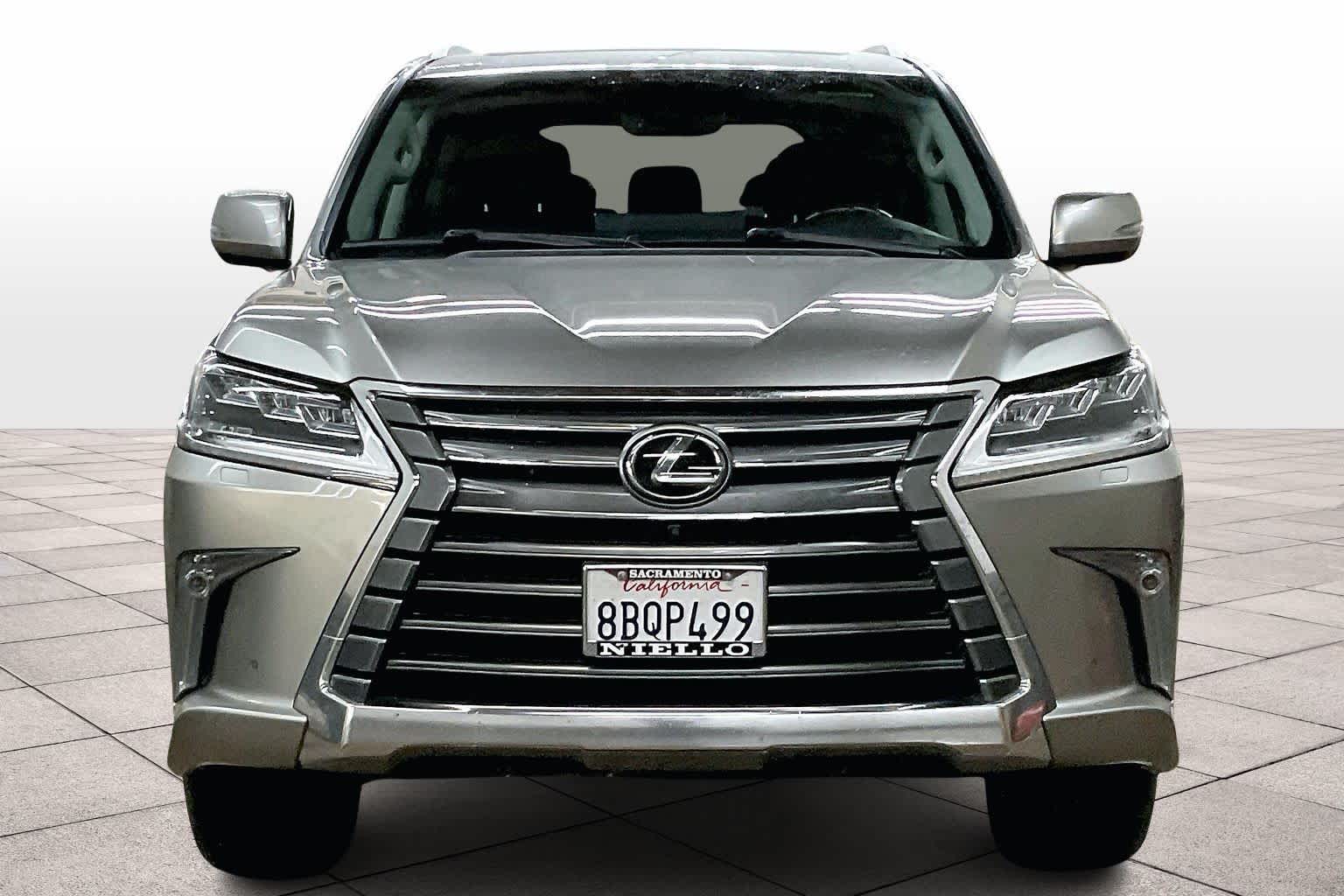 2018 Lexus LX 570 photo 3