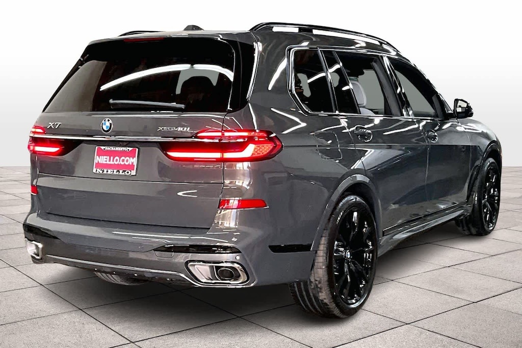 New 2026 BMW X7 xDrive40i Sports Activity Vehicle