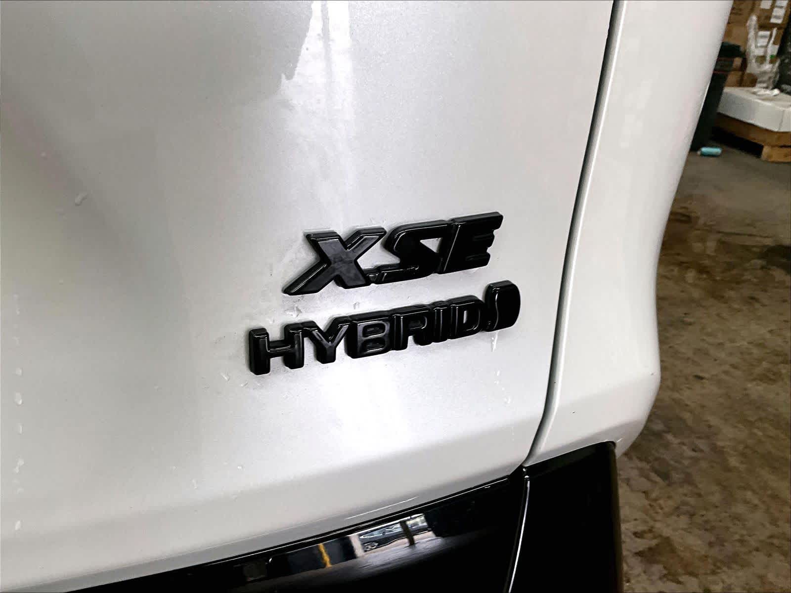 2024 Toyota RAV4 Hybrid XSE photo 6