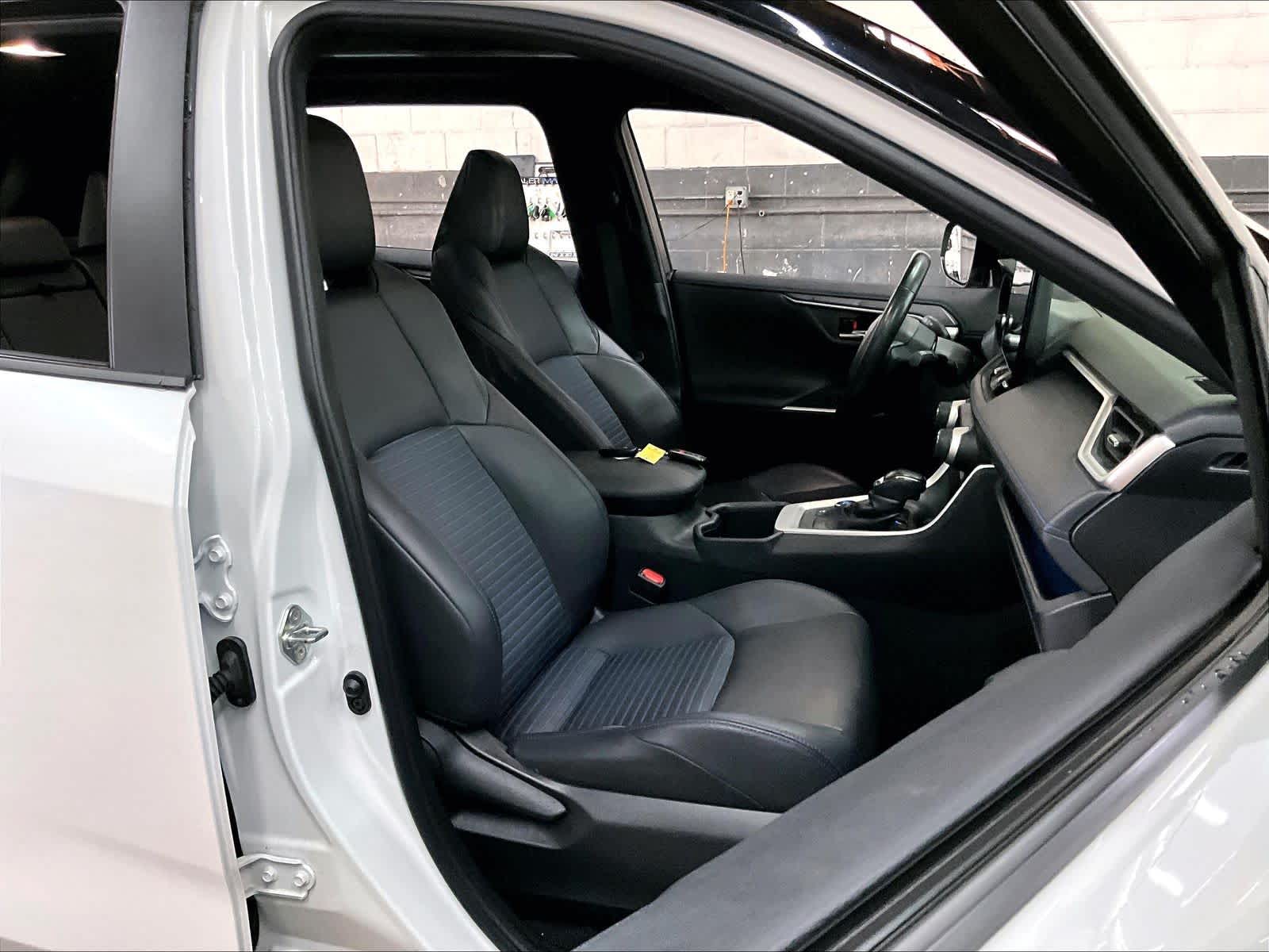 2024 Toyota RAV4 Hybrid XSE photo 5