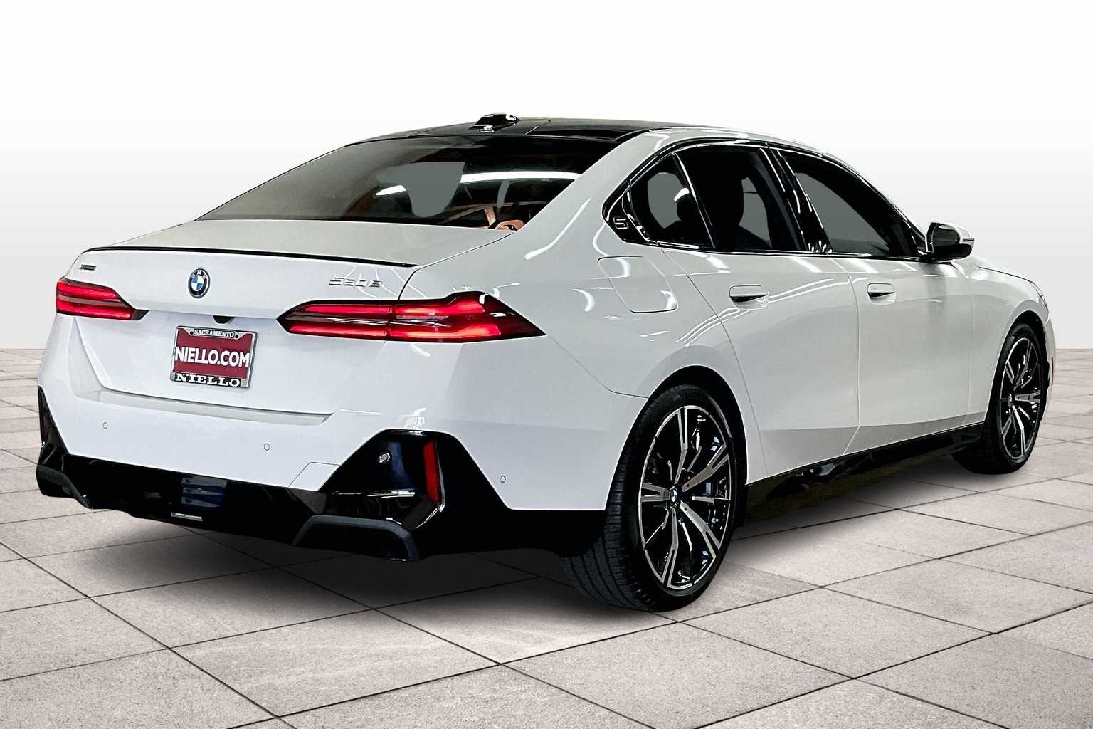 2026 Bmw 550e xDrive photo 4