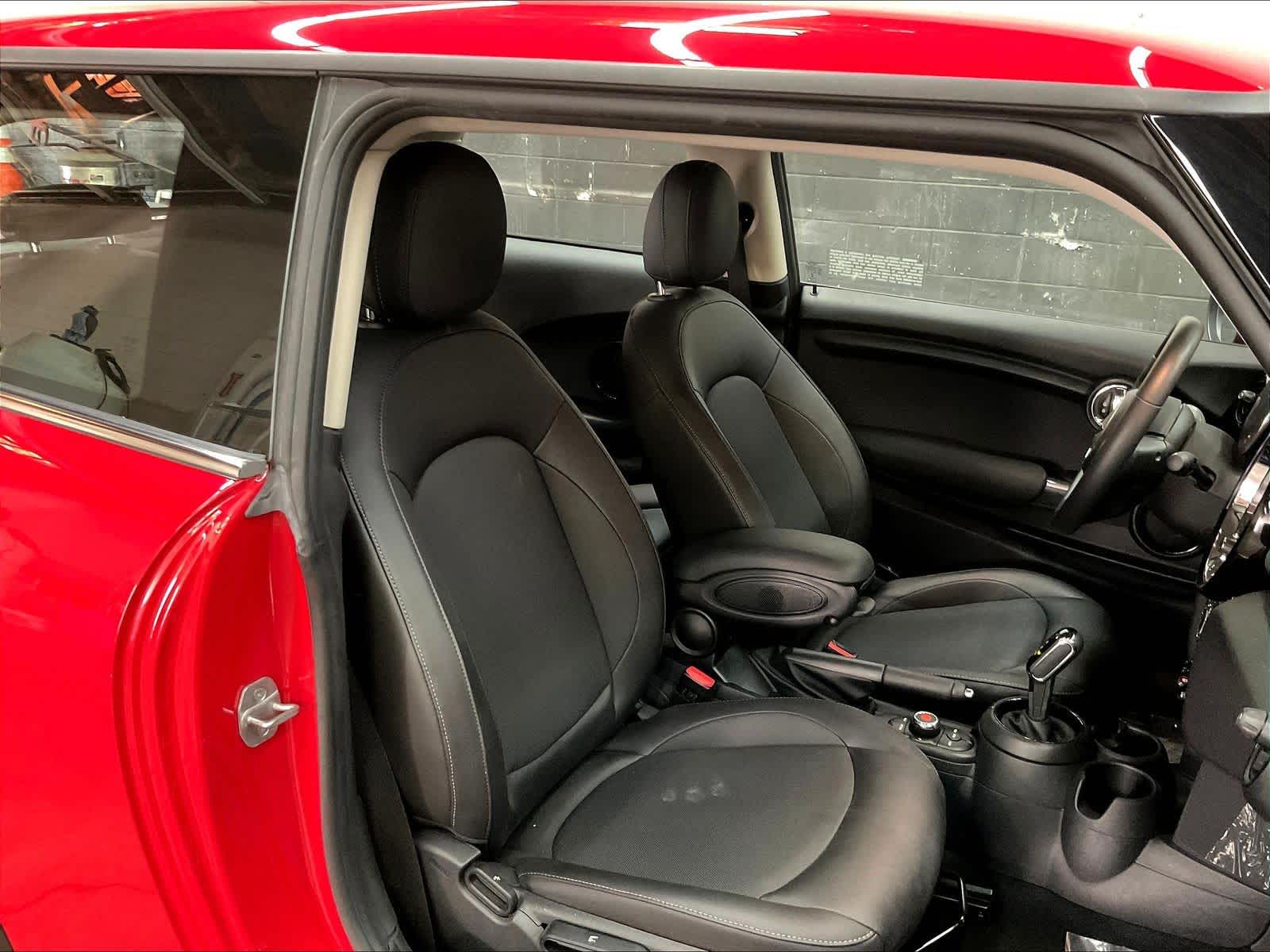 2022 MINI Hardtop 2 Door Cooper photo 6