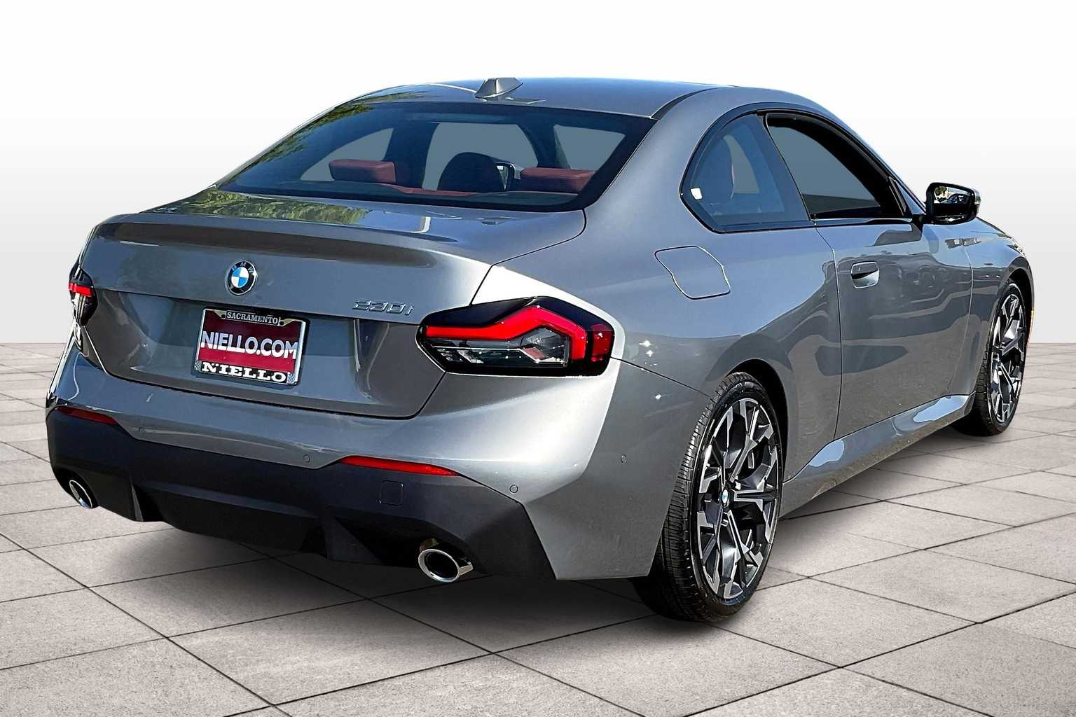 2025 Bmw 230i Coupe photo 4
