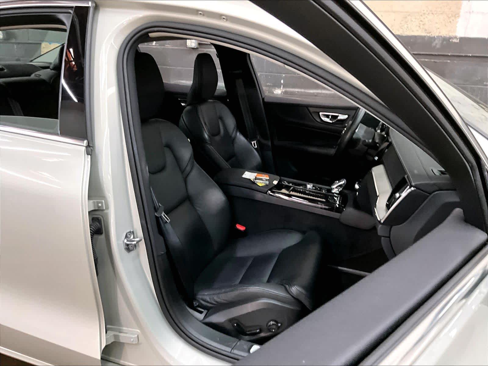 2021 Volvo S60 Inscription photo 6