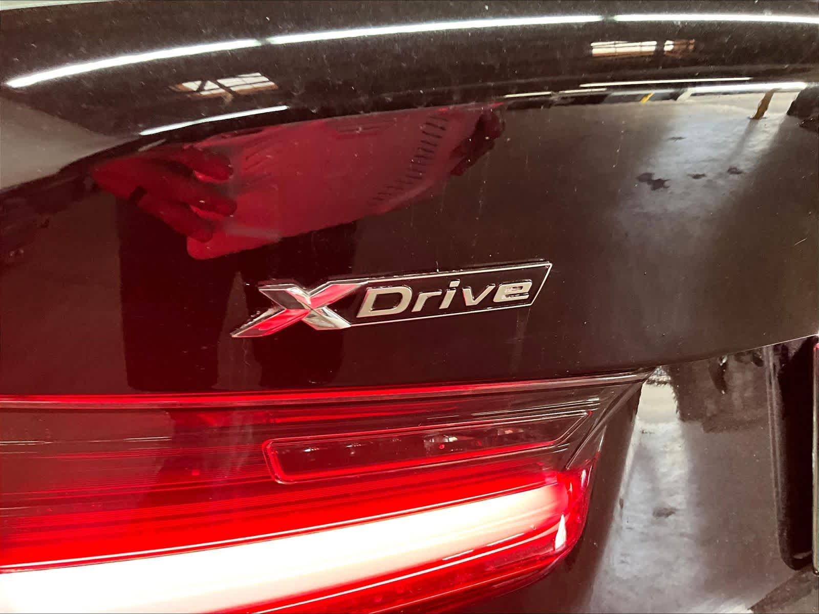 2025 BMW 330i xDrive 330i xDrive photo 3