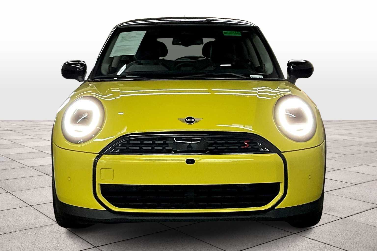 2025 Mini Cooper 2 Door Hardtop S photo 2