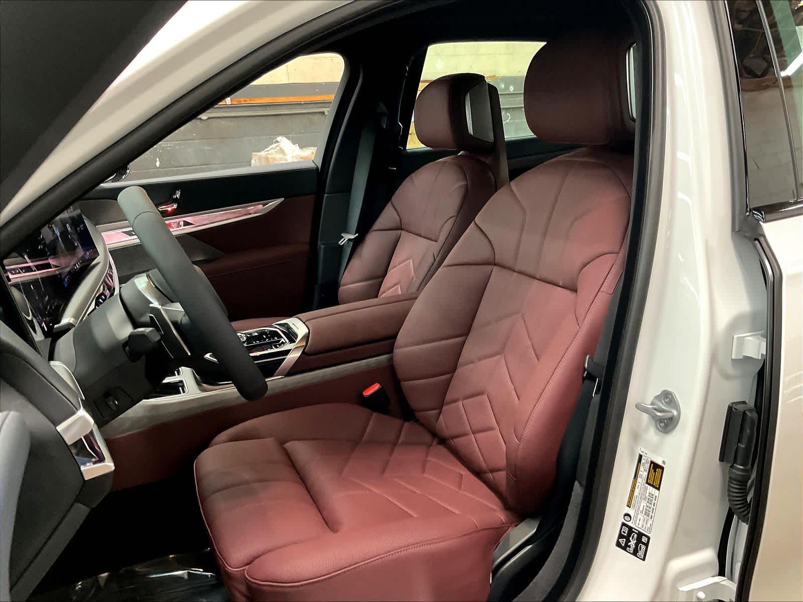 2025 BMW 7 Series 760i - Photo 11