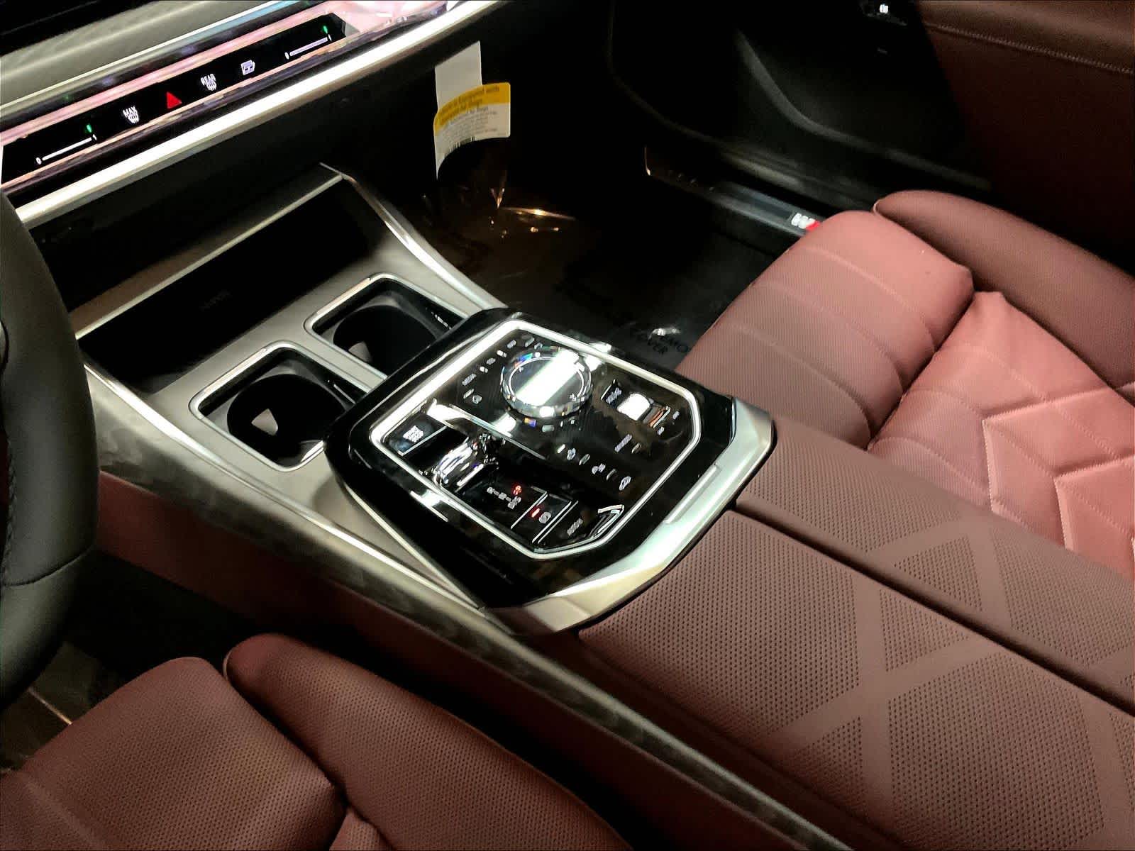 2025 BMW 7 Series 760i - Photo 10