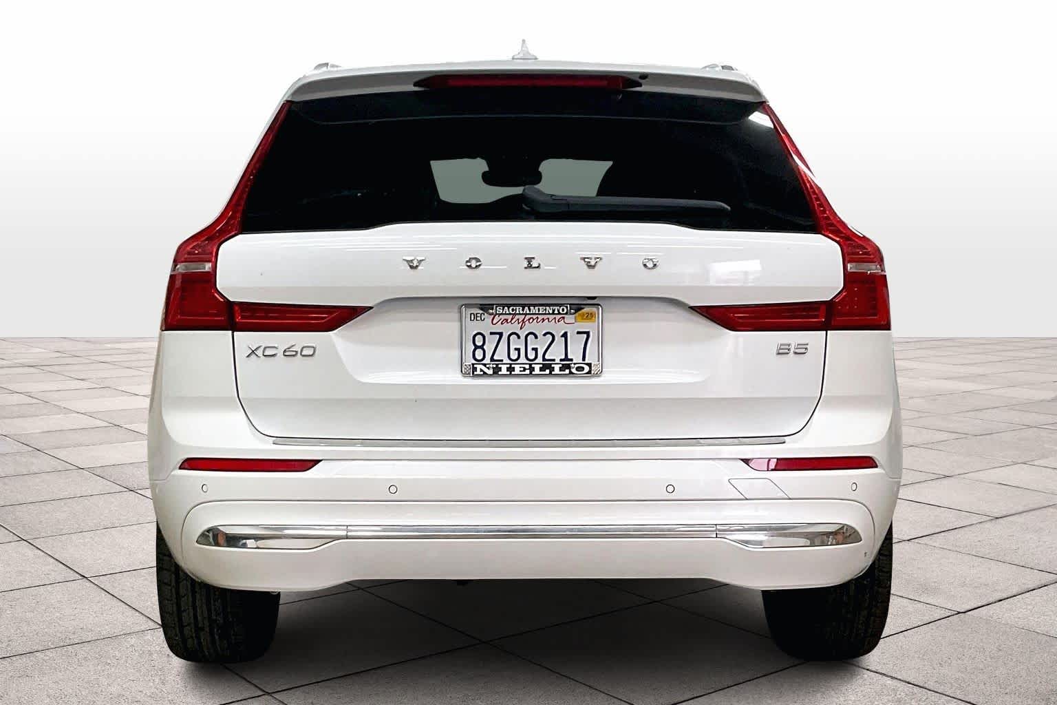 2022 Volvo XC60 Inscription B5 photo 4