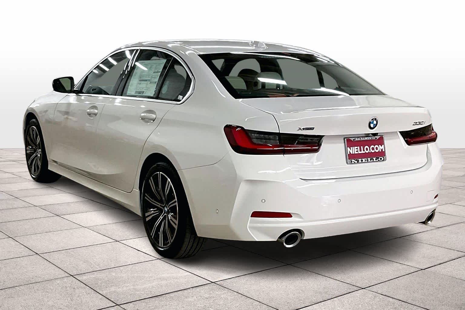 2026 Bmw 330i Sedan photo 3