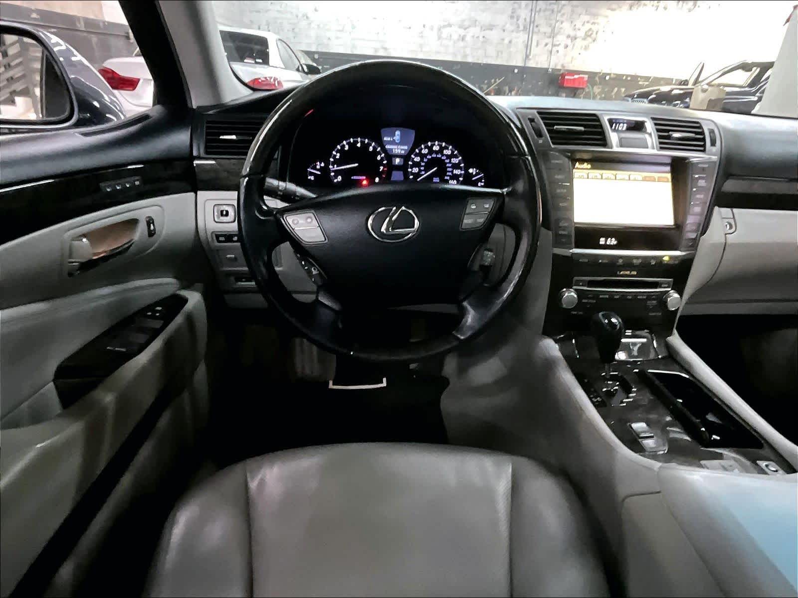 2012 LEXUS LS 460 photo 4