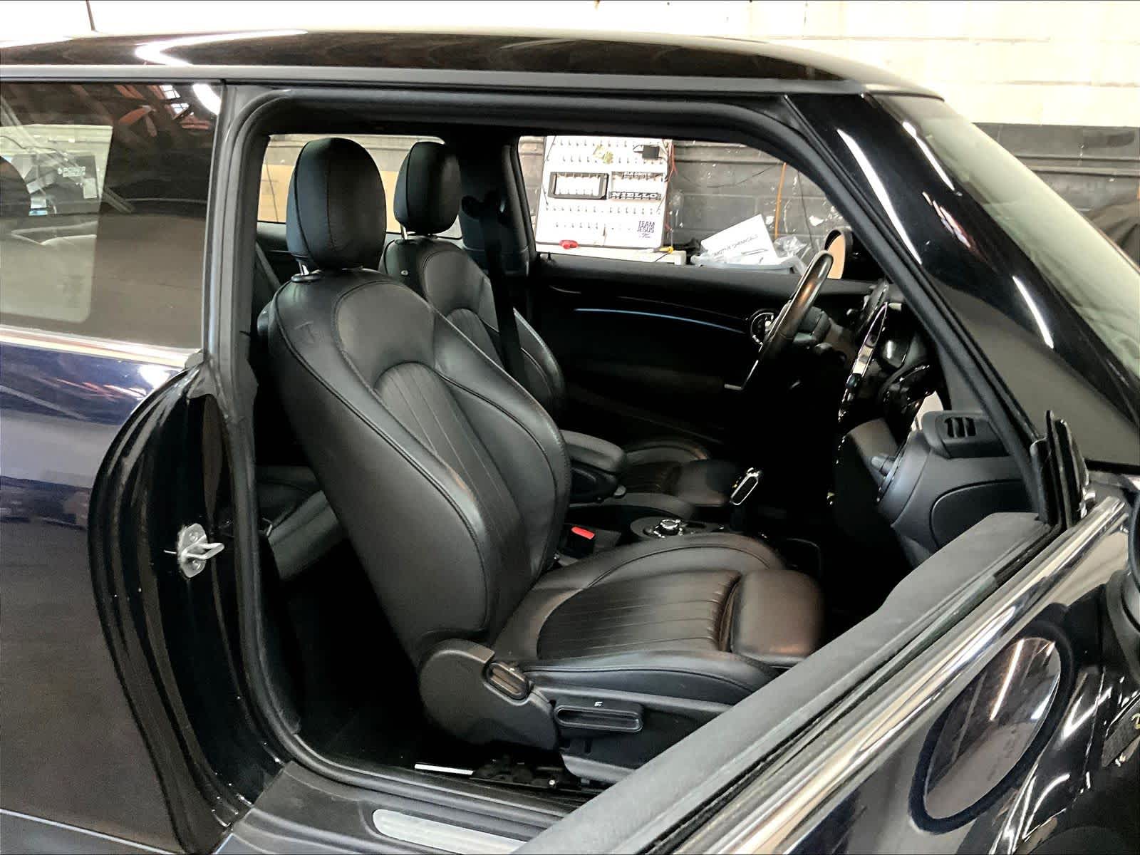 2022 MINI Hardtop 2 Door Cooper SE photo 6