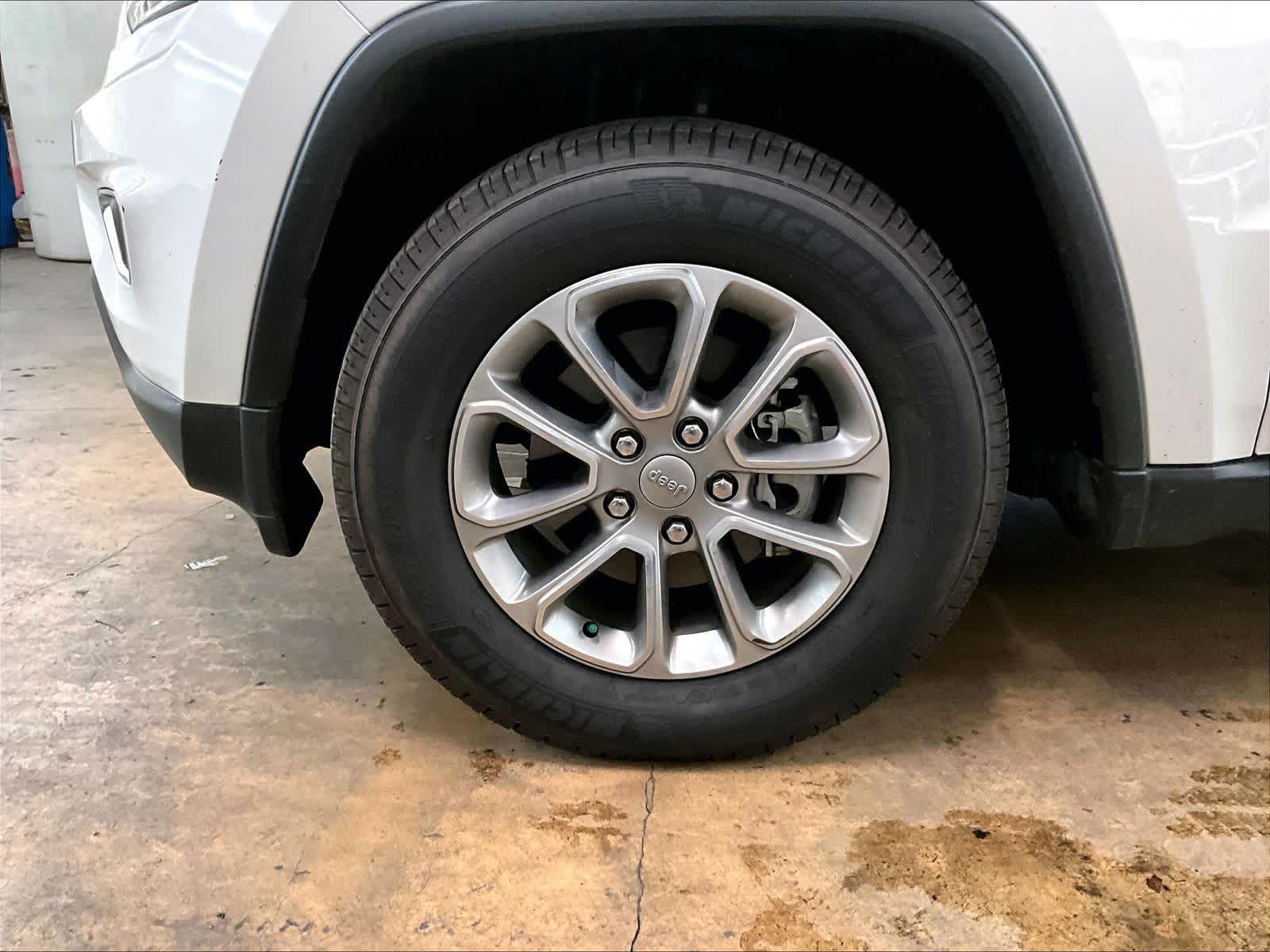 2015 Jeep Grand Cherokee Limited photo 3