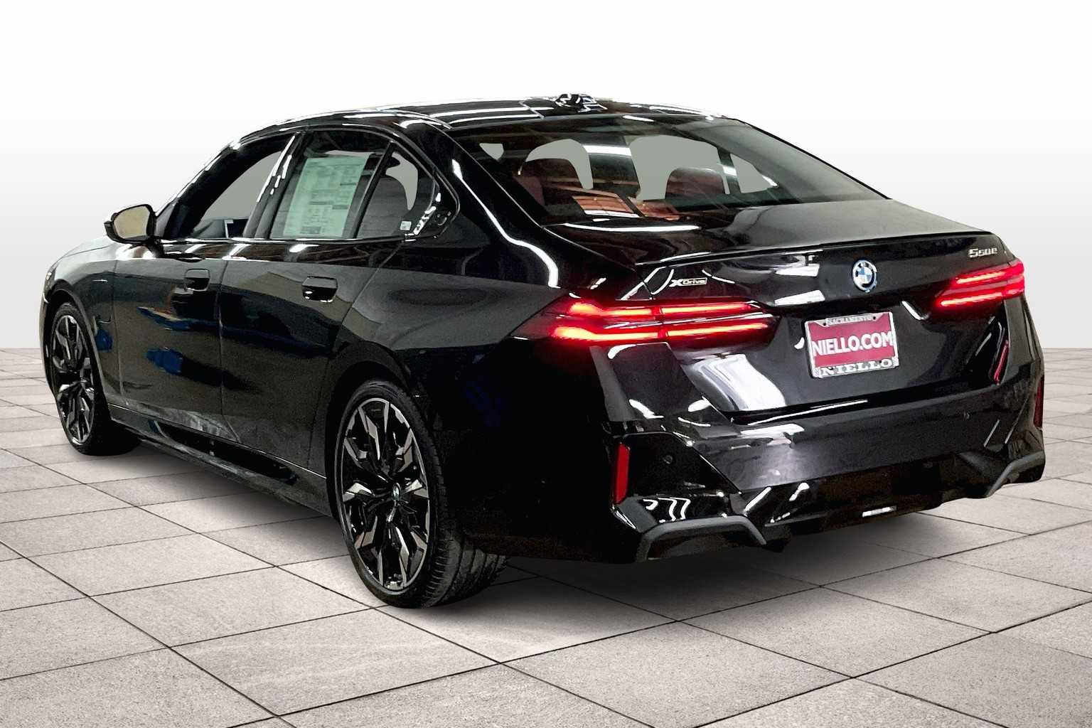 2026 Bmw 550e xDrive photo 3