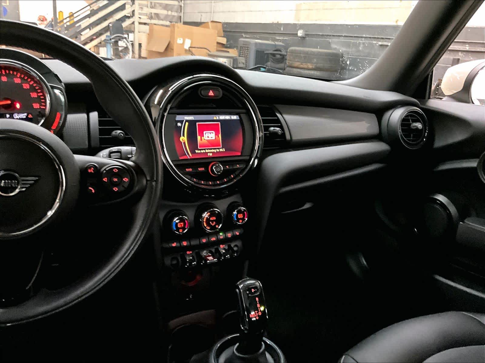 2020 MINI Hardtop 2 Door Oxford Edition photo 5