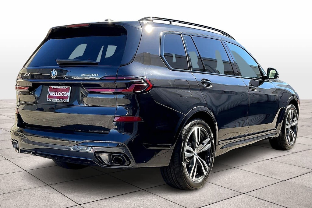 New 2026 BMW X7 xDrive40i Sports Activity Vehicle